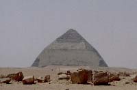 Изогнутая пирамида