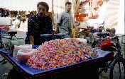Торговец сладостями на Дамаском Базаре.