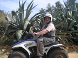Квадроцикл для поездок по местным оливковым рощам